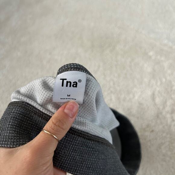 Aritzia TNA Gray Sports Bra Bralette Athletic Scoop Neck Sleeveless Activewear - Picture 5 of 6